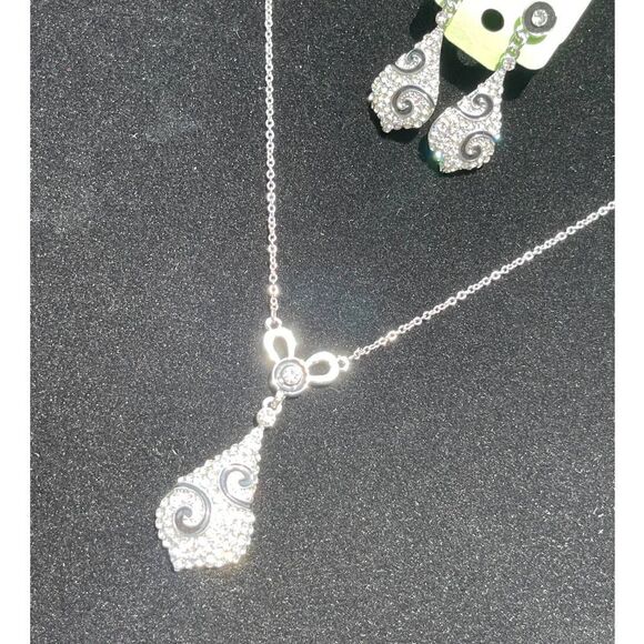 Fashion Jewelry Silver Tone Black Swirl Cut Glass - Picture 4 of 6